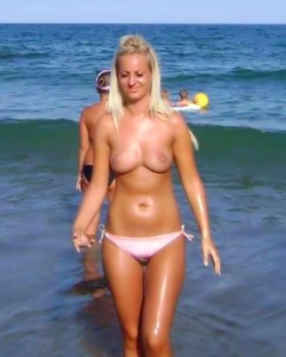 Сексуальные женщины в бикини фото на пляже