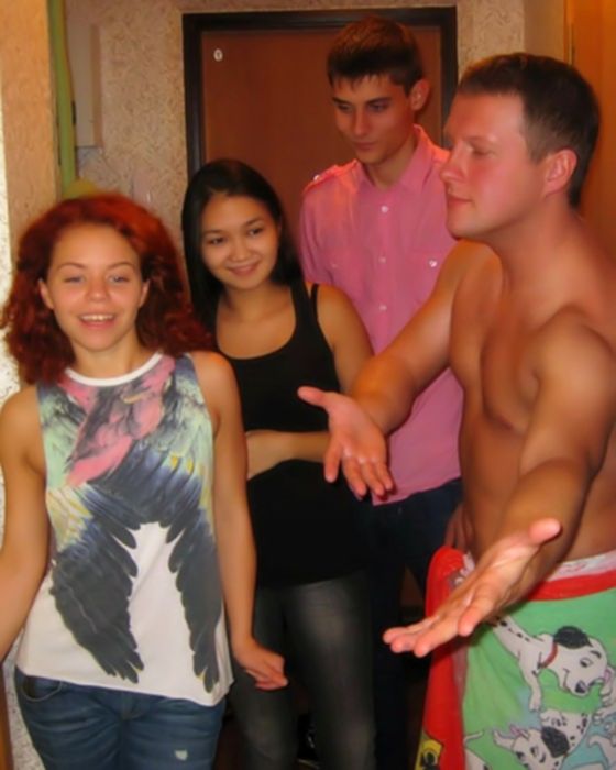Русские молоденькие девушки  в групповом сексе.